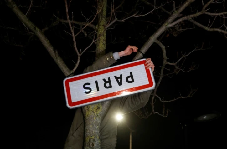 A la veille de l'ouverture du Salon de l'agriculture, à Paris, des agriculteurs en colère ont manifesté dans la capitale française, le 23 février 2024