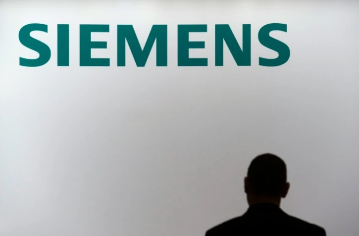 Le conglomérat industriel allemand Siemens a annoncé mercredi qu'il allait supprimer 2.500 emplois dans sa division de processus industriels, dont 2.000 en Allemagne, mais prévoit de recruter environ 25.000 personnes par an dans de nouveaux secteurs prometteurs