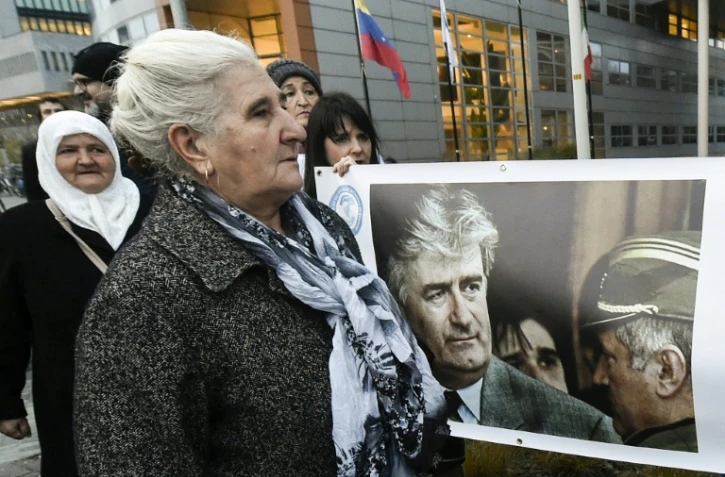 Munira Subasic, survivante du massacre de Srebrenica et présidente du mouvement des Mères de Srebrenica et de Zepa, devant le Tribunal pénal international pour l'ex-Yougoslavie, le 22 novembre 2017 à La Haye