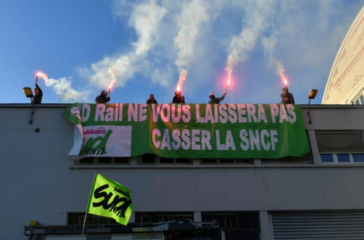 Manifestation de militants de Sud Rail contre la réforme de la SNCF Gare de Lyon à Paris, le 12 mars 2018