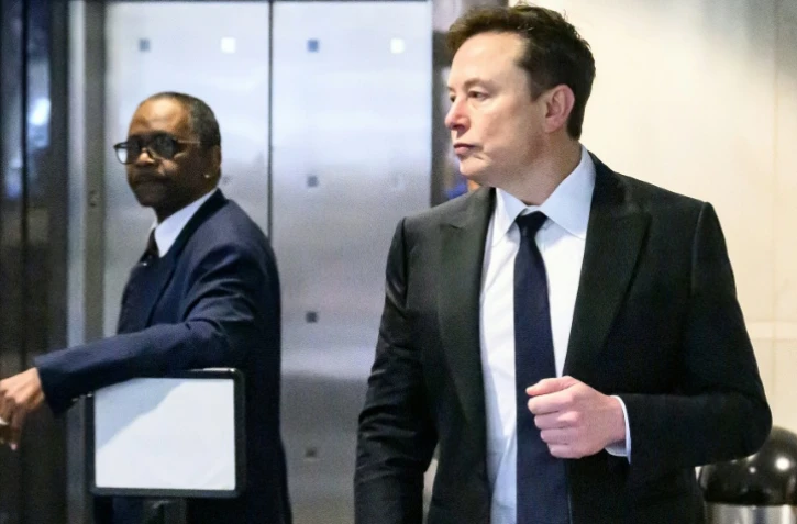 Elon Musk arrive au tribunal fédéral d'Oakland, en Californie, le 30 avril 2026