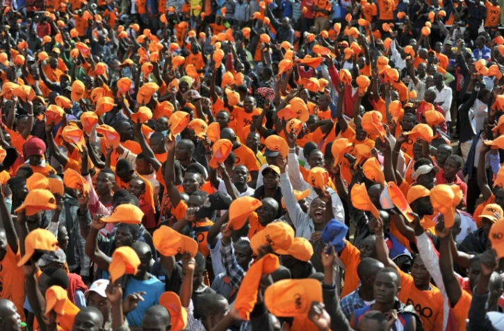 Des partisans du candidat de l'opposition kényane Raila Odinga assistent à un meeting électoral, le 25 octobre 2017 à Nairobi