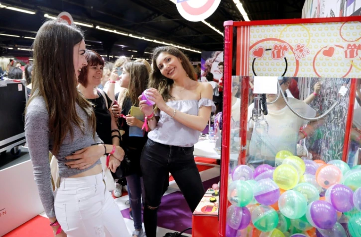 Des adolescentes au salon "Get Beauty" le 28 mai 2016 au Parc Floral à Paris