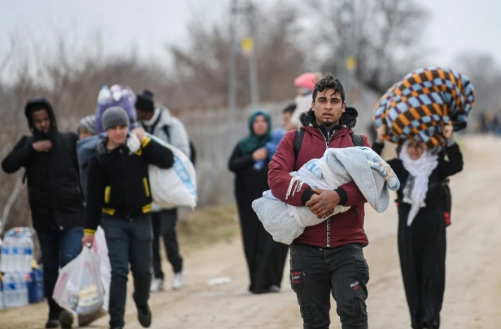 Des migrants à Erdine en Turquie près de la frontière de la Grèce, le 4 mars 2020
