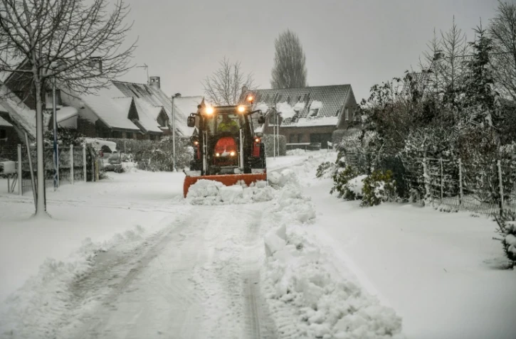 Une déneigeuse, le 11 décembre 2017 à Godewaersvelde dans le Nord 