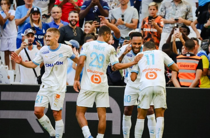 Pierre-Emerick Aubameyang (N.10) félicité par ses coéquipiers aprÚs son but pour l'OM face au Havre, le 8 octobre 2023 au Vélodrome