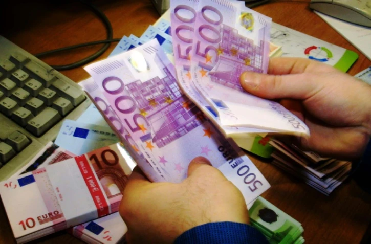 A droite comme à gauche, plusieurs candidats inscrivent à leurs programmes le revenu de base, une proposition ancienne mais qui resurgit et se diffuse dans cette campagne présidentielle, sous des formes diverses
