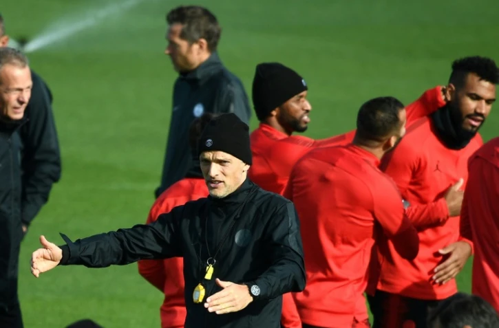 L'entraîneur du Paris SG Thomas Tuchel (c) lors d'une séance d'entraînement au Camp des Loges le 23 octobre 2018 veille du match face à Naples en Ligue des champions