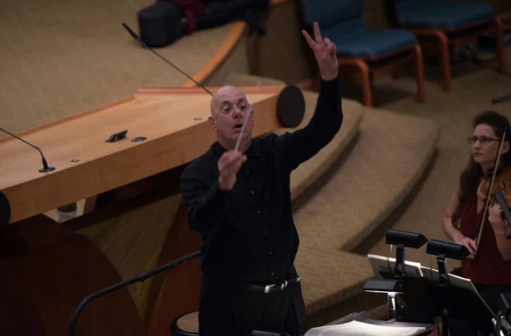 Le chef d'orchestre et président du Bard College Leon Botstein lors d'une répétition de l'un des rares opéras du compositeur Antonin Dvorak, à New York le 17 juillet 2017