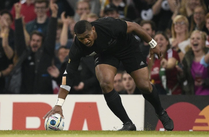 L'ailier miraculé Waisake Naholo  applatit pour le 1er essai des All Blacks face à la Géorgie, le 2 octobre 2015 au Millennium 