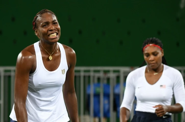 Venus et Serena Williams lors de leur match de double perdu face aux Tchèques Lucie Safarova et Barbora Strycova, aux JO de Rio le 7 août 2016