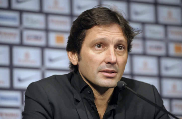 Le Brésilien Leonardo, alors manager général du Paris-Saint-Germain, en conférence de presse le 30 décembre 2011 au Parc des Princes à Paris  