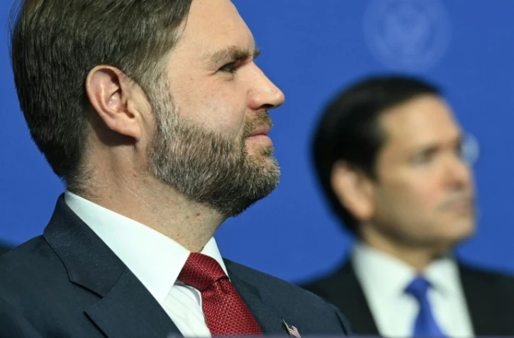 Le vice-président américain JD Vance (au premier plan) et le secrétaire d'Etat américain Marco Rubio participent à la réunion inaugurale du "Conseil de paix", organisée par Donald Trump à l'Institut de la paix à Washington, le 19 février 2026