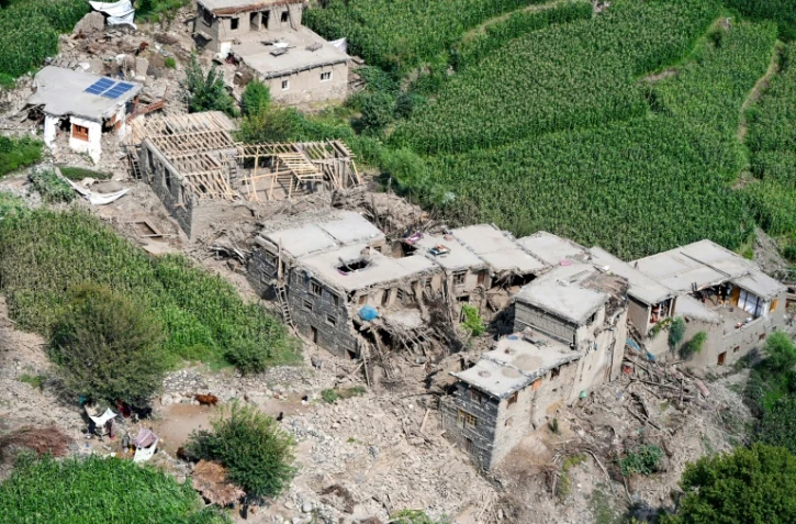 Vue aérienne de maisons endommagées à la suite de séismes dans le village de Mazar Dara, situé dans le district de Nurgal (province de Kounar), dans l'est de l'Afghanistan, le 1er septembre 2025