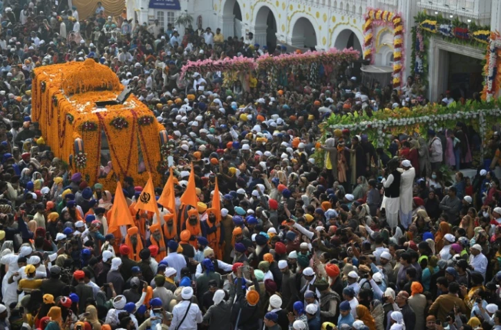 Des pèlerins sikhs indiens à Nankana Sahib au Pakistan, le 19 novembre 2021