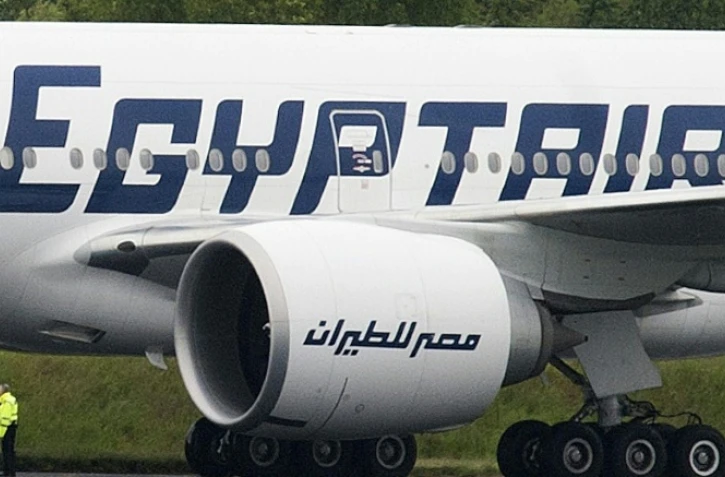 Aucun "message de détresse" n'a été reçu de l'avion d'EgyptAir reliant Paris au Caire avec 66 personnes à bord qui a disparu jeudi des écrans radars