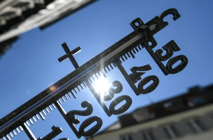 Un thermomètre indique une température de 35° à Freiburg en Allemagne, le 30 juillet 2018