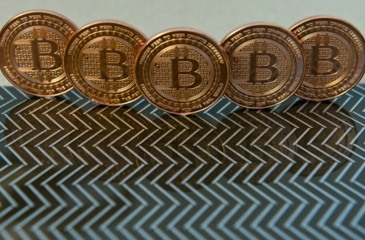 Le bitcoin a franchi pour la première fois le seuil record de 10.000 dollars
