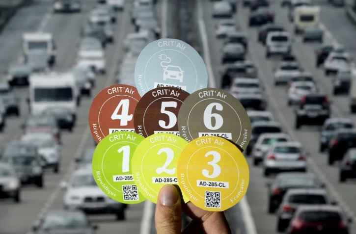 Des vignettes Crit'Air, le 2 juillet 2015 à Paris