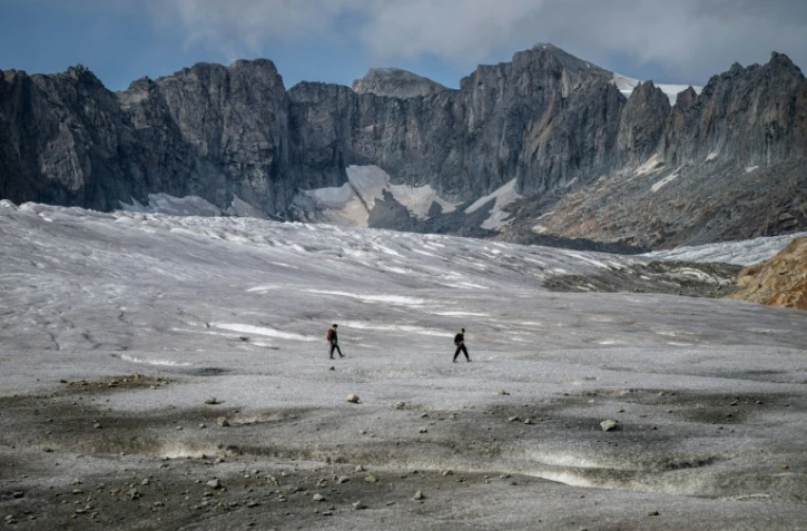 Les glaciers des Alpes devraient continuer à perdre de la masse au cours de ce siècle, quel que soit le scénario d'émissions envisagé, selon un rapport de l'institut européen Copernicus.