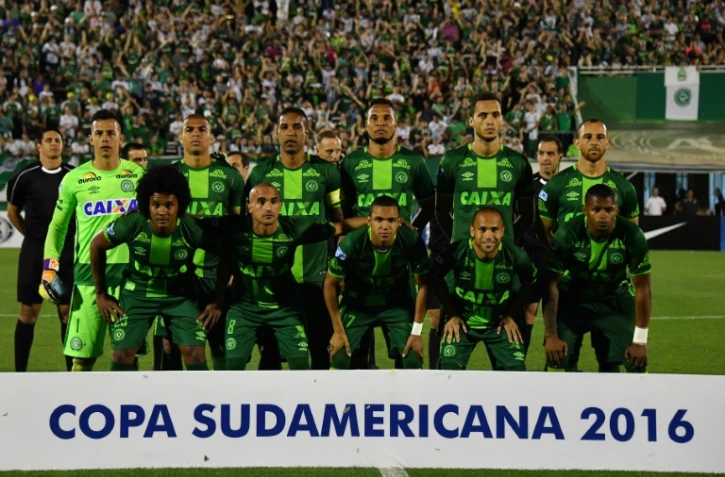Les joueurs de l'équipe brésilienne de football Chapecoense posent pour une photo lors de la demi-finale de la Coupe sud-américaine contre l'Argentine, le 23 novembre 2016 à Chapeco, au Brésil