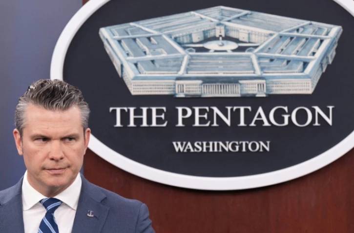 Pete Hegseth lors d'une conférence de presse au Pentagone le 16 avril 2026