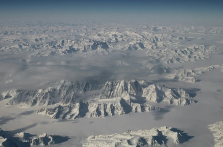 Vue aérienne du littoral nord-est du Groenland, le 26 mars 2016