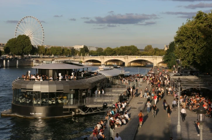 Les berges de Seine rive droite au coeur de Paris, ici le 1er septembre 2016, héritières de l'époque du tout-voiture des années Pompidou, seront définitivement réservées aux piétons ou vélos.