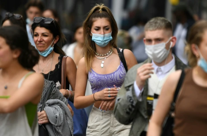 Des personnes dans la rue à Oxford Street, dans le centre de Londres, le 5 juillet 2021