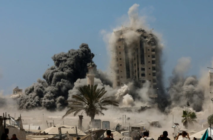 Frappe israélienne sur la tour Mushtaha, utilisée selon l'armée israélienne par le Hamas, dans la ville de Gaza, le 5 septembre 2025