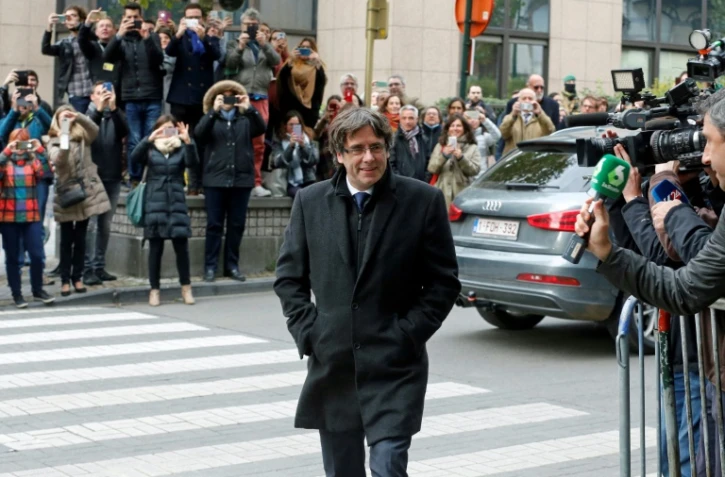Le président catalan destitué Carles Puigdemont arrive pour une conférence de presse à Bruxelles, le 31 octobre 2017