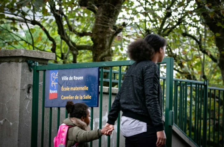 A l'entrée de l'école Cavelier de la Salle à Rouen le 30 septembre 2019