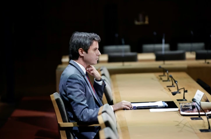 L'ancien Premier ministre Gabriel Attal avant son audition par la commission des finances du Sénat sur le dérapage budgétaire, à Paris le 8 novembre 2024