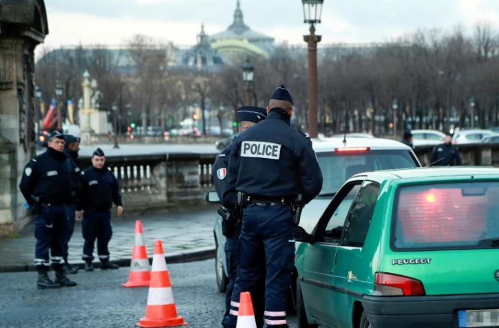 Contrôle de police dans le cadre des opérations anti-pollution, le 10 janvier 2017 à Paris