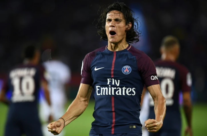 Edinson Cavani ouvre le score sur penalty pour le PSG face à Saint-Etienne au Parc des Princes, le 25 août 2017