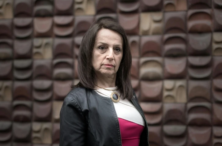 Avant, Mathilde Daudet (née Jean-Pierre), père de quatre enfants, multipliait les conquêtes féminines. Avant, Jean-Pierre était suicidaire