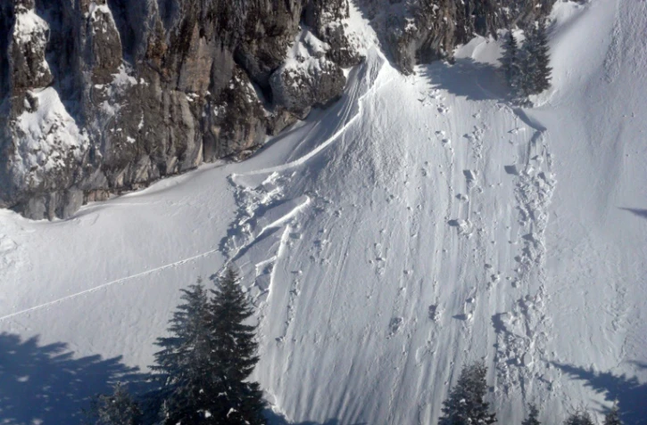 Photo réalisée par la compagnie CRS des Alpes le 17 février 2012 au Grand Som dans le massif de Chartreuse en Isère, à la suite d'une avalanche 