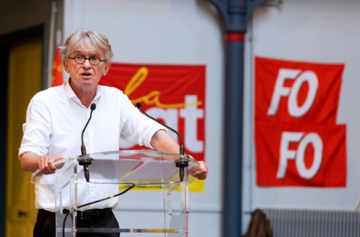 Le secrétaire général de Force Ouvrière Jean-Claude Mailly lors d'un discours contre la loi travail El Khomry, le 6 juillet 2016, à Paris, au côté de la CGT