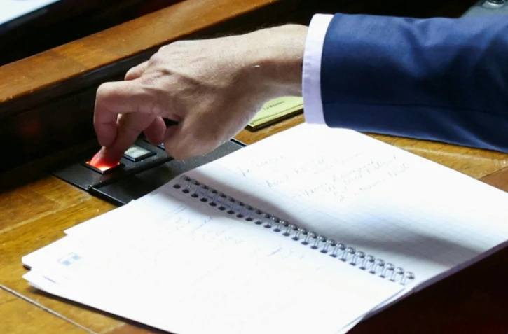 Les députés ont adopté mardi à l'unanimité une proposition de loi visant à garantir que les victimes de violences sexuelles soient systématiquement informées lorsque leur agresseur sort de détention
