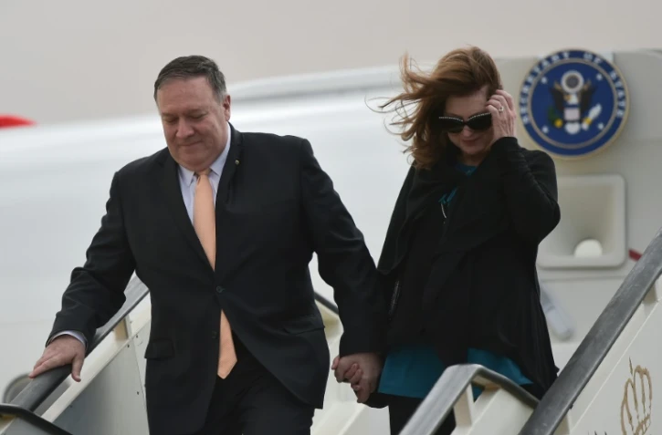 Le secrétaire d'Etat Mike Pompeo et son épouse Susan arrivent à Amman, au début d'une tournée régionale du chef de la diplomatie américaine pour rassurer sur la stratégie des Etats-Unis, le 8 janvier 2019