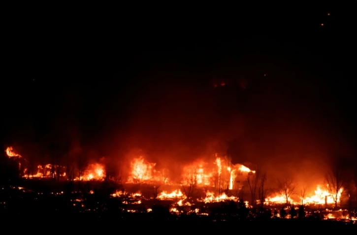 Des structures dévorées par le feu dans la ville de Superior dans le comté de Boulder dans le Colorado, le 30 décembre 2021