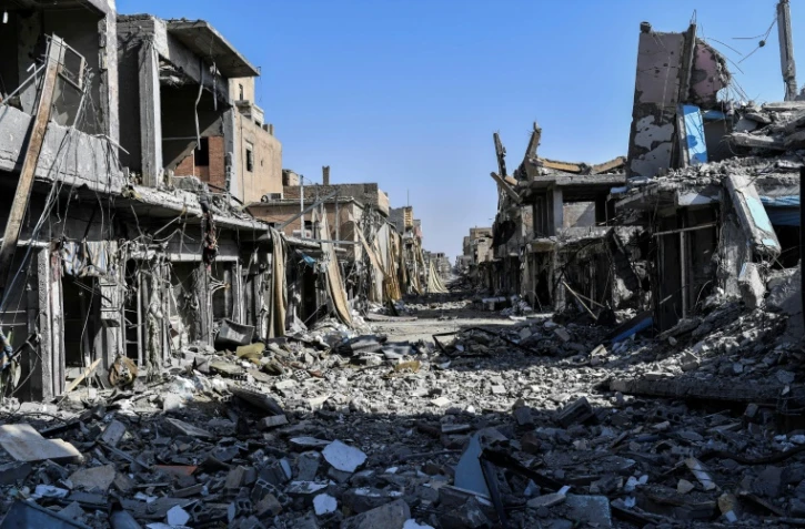 Vue de bâtiments en ruines dans la ville syrienne de Raqa, le 21 octobre 2017