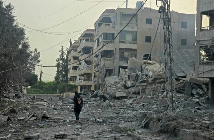 Après un bombardement israélien dans la région de Tyr, dans le sud du Liban, le 4 avril 2026