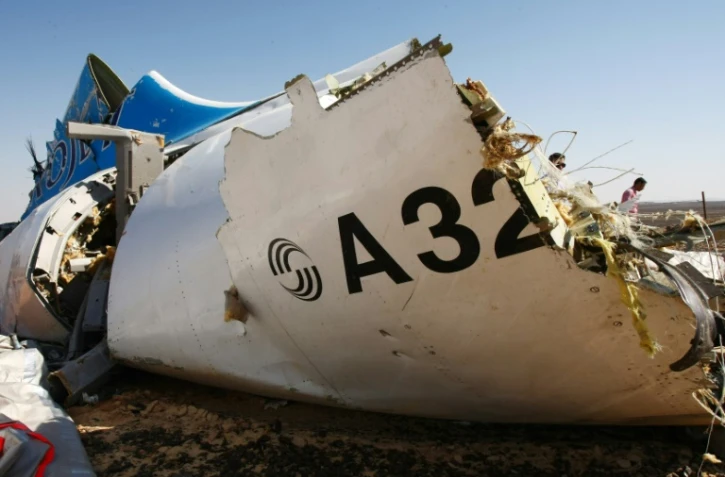 Un morceau de la carlingue de l'airbus de la compagnie russe, le 1er novembre 2015 après qu'il s'est écrasé dans le dans le désert du Sinaï