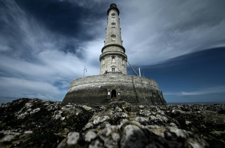 Le phare de Cordouan à marée basse, le 10 juin 2021 au Verdon-sur-Mer, en Gironde