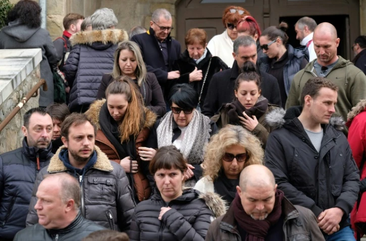 Les fidèles quittent émus l'église de Trèbes, dimanche 25 mars 2018 deux jours après les attaques terroristes