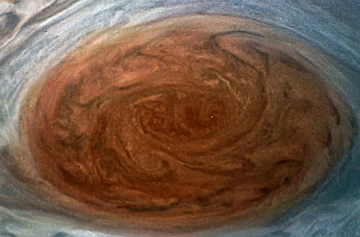 Photo fournie le 12 juillet 2017 par la Nasa montrant la grande tache rouge sur Jupiter photographiée depuis la sonde Juno la veille
