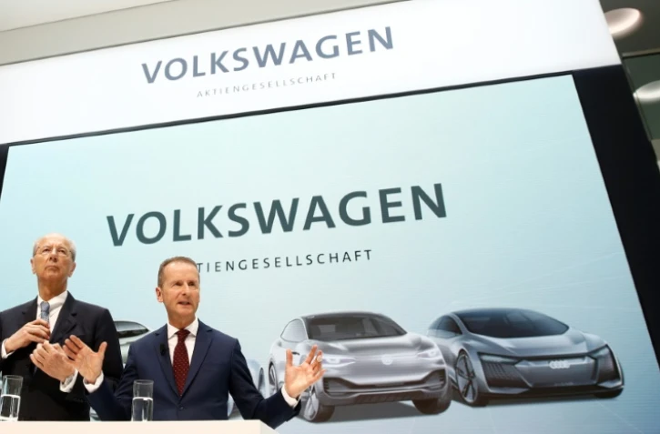 Le patron de Volkswagen Herbert Diess (droite) et le directeur du conseil de surveillance Hans Dieter Pötsch, le 13 avril 2018 à Wolfsburg