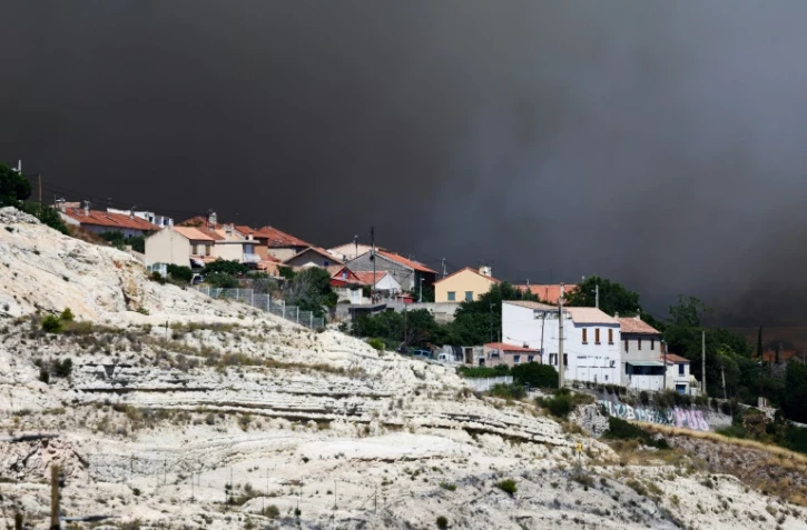 Nuage de fumée au dessus de Marseille provoqué par les incendies, le 8 juillet 2025