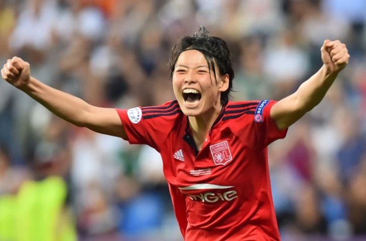 La défenseure japonaise de l'OL Saki Kumagai célèbre son penalty de la victoire, le 26 mai 2016 en finale de C1 faced à Wolfsburg à Reggio Emilia